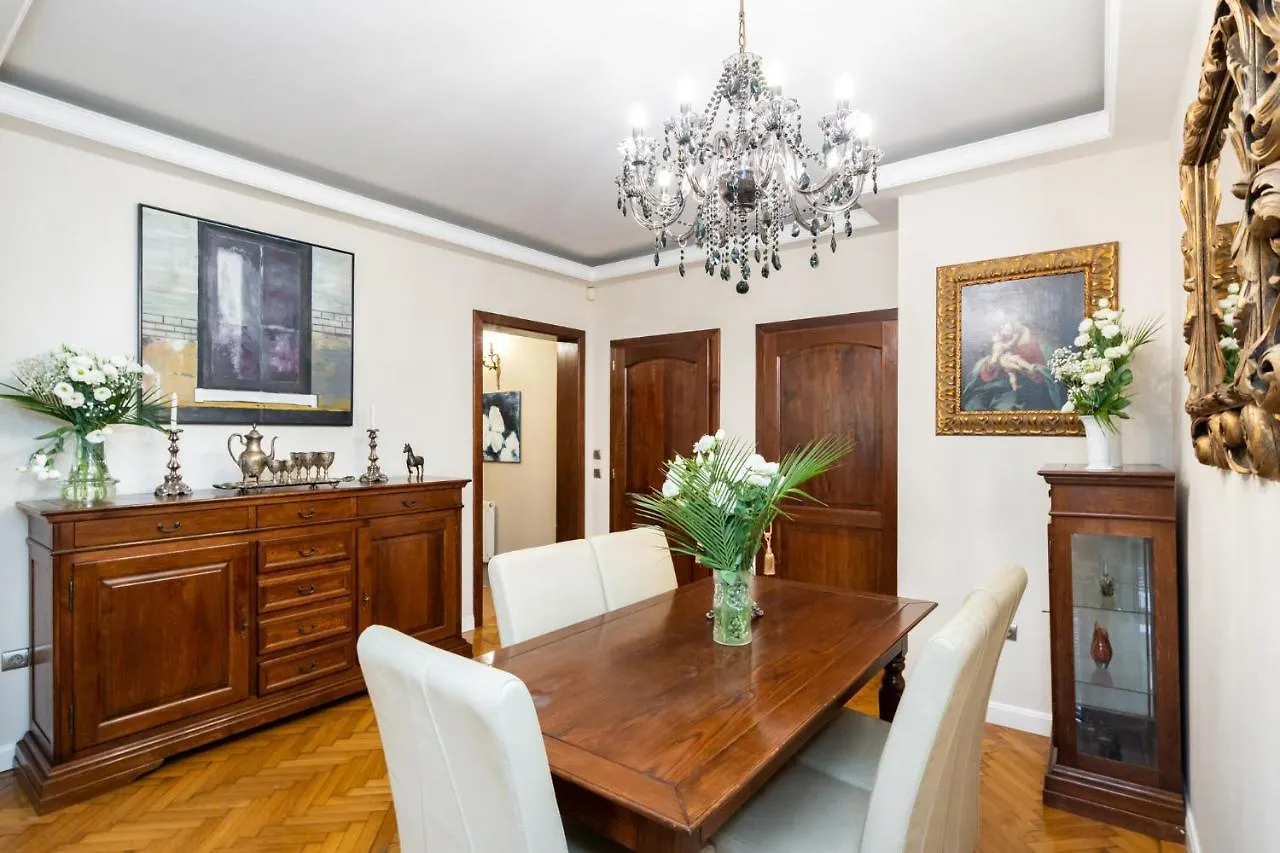 Casa Lu Villa Bucureşti 0*,  România