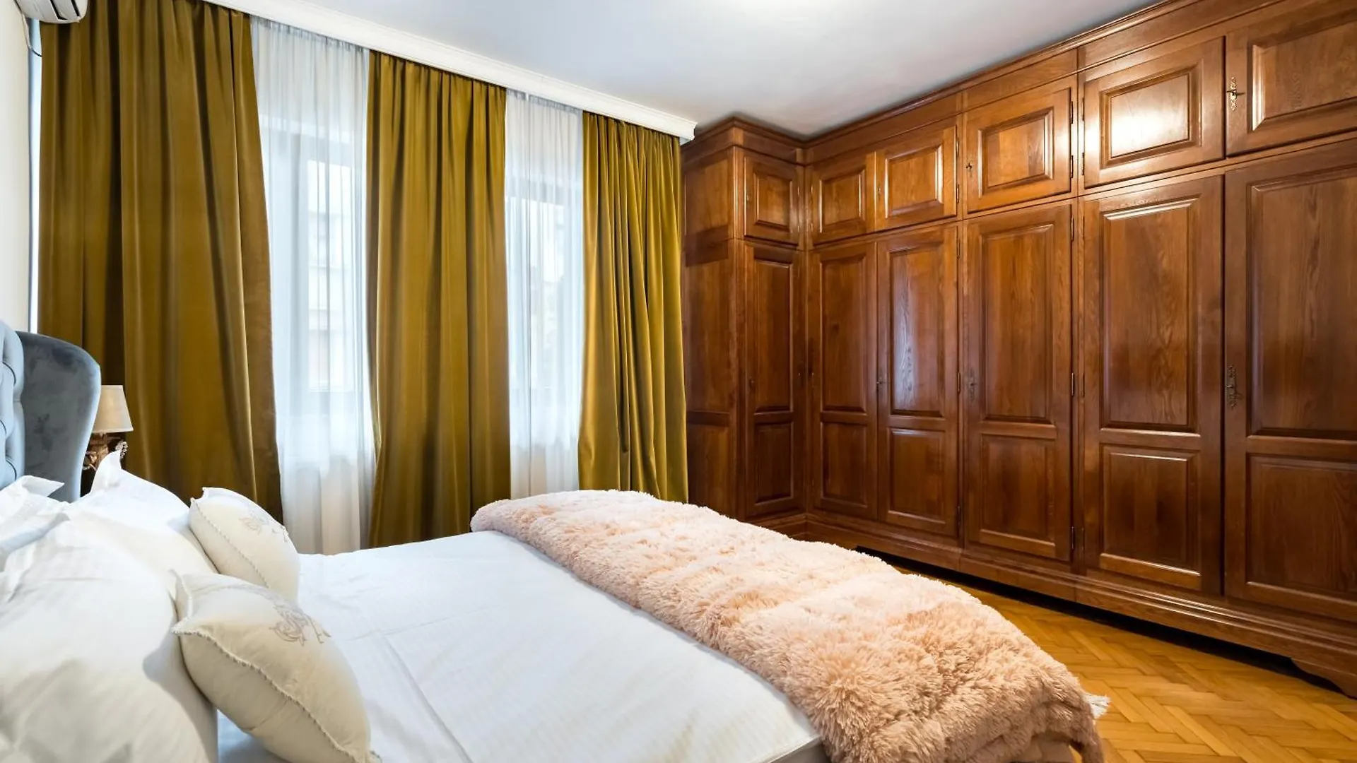 Casa Lu Villa Bucureşti 0*,  România